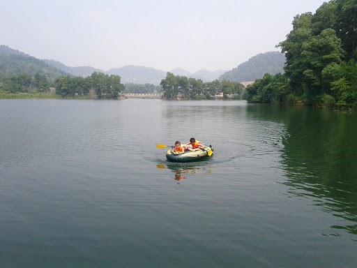 Mơ thấy mình đi thuyền trên sông